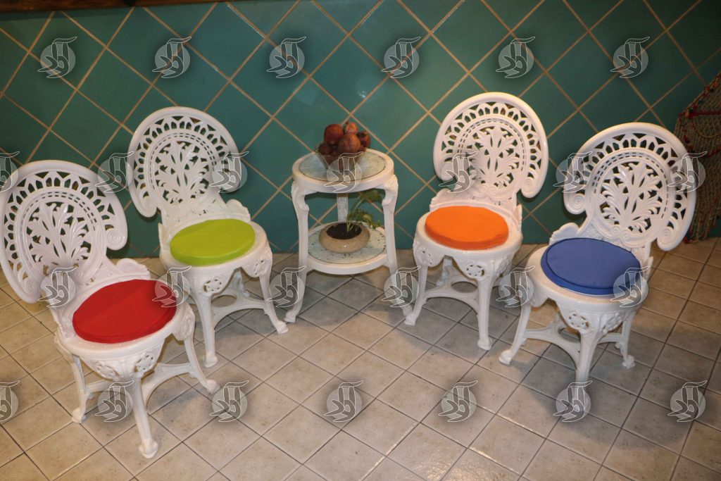 میز و صندلی پلیمری طرح طاووسی